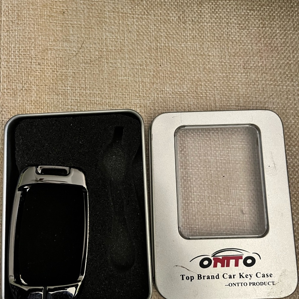 Land Rover key case - Picture 3 of 4